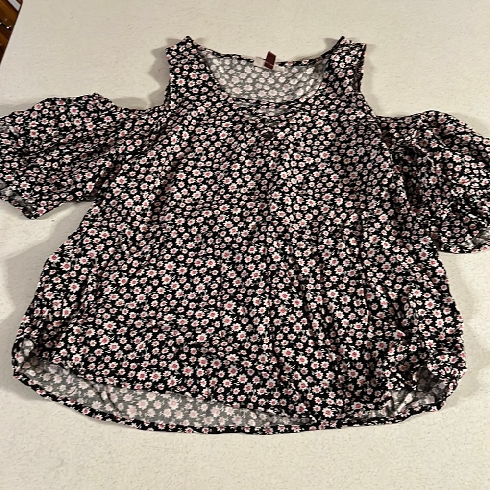So blouse small